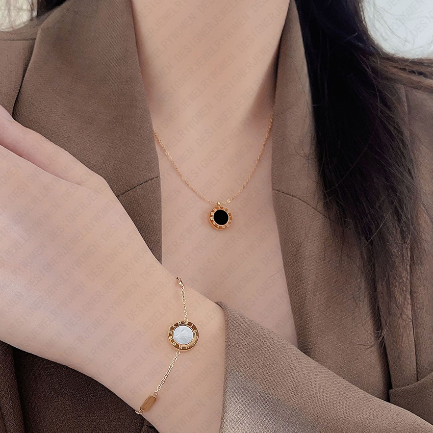 Designer Bracelet Bracelet for Women Stainless Steel 18K Gold Plated Bangle Double Sided Round Shell Bangles Luxury Jewlery Designer for Women Elegant