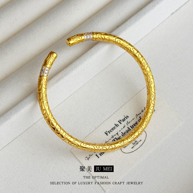 Three-sided crushed ice wide auspicious words bracelet, Vietnamese sand gold crushed ice fashionable light luxury wristband wedding bracelet