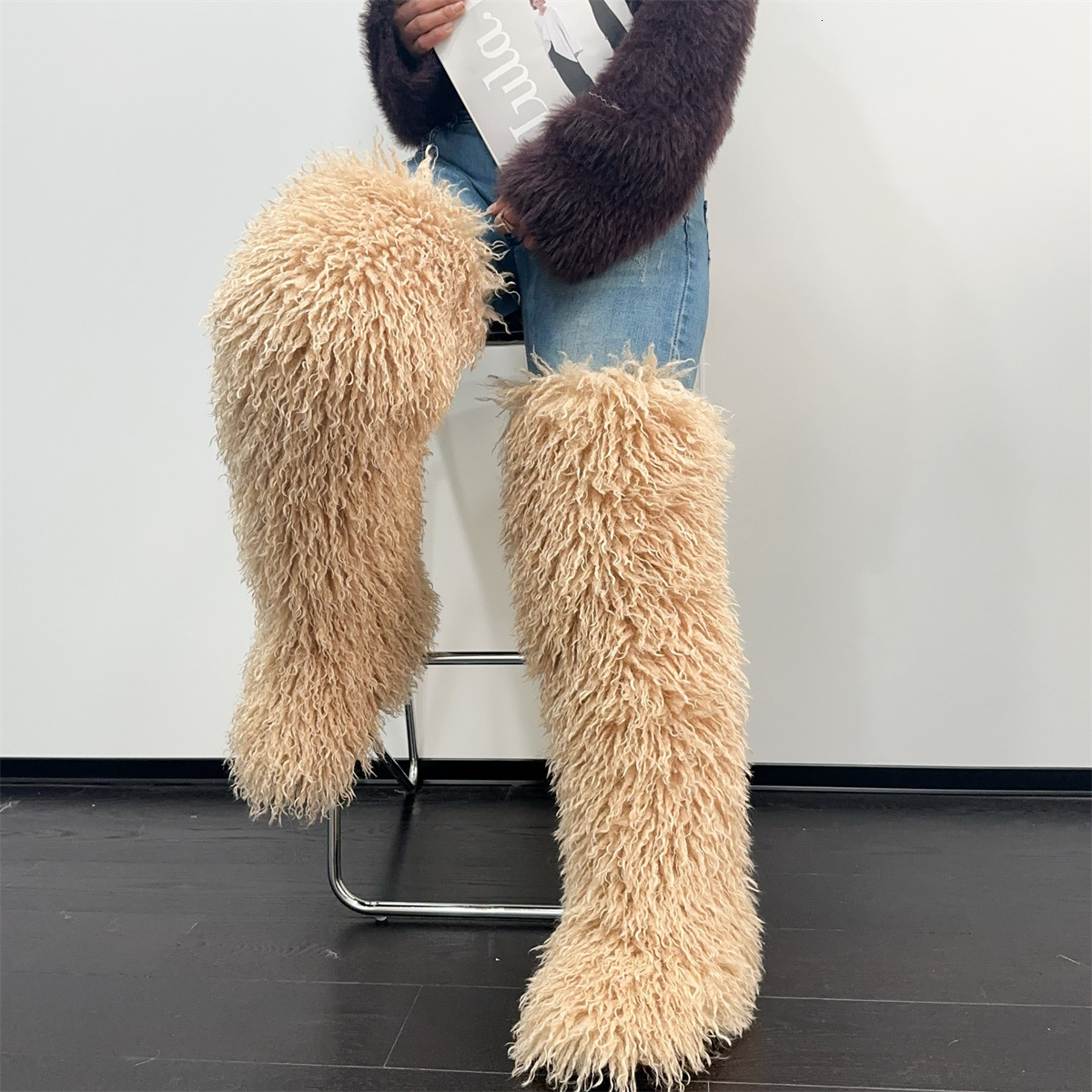 Neutral snow boots with plush fur fashionable and comfortable personalized designer boots with warm leather high heels and high boots