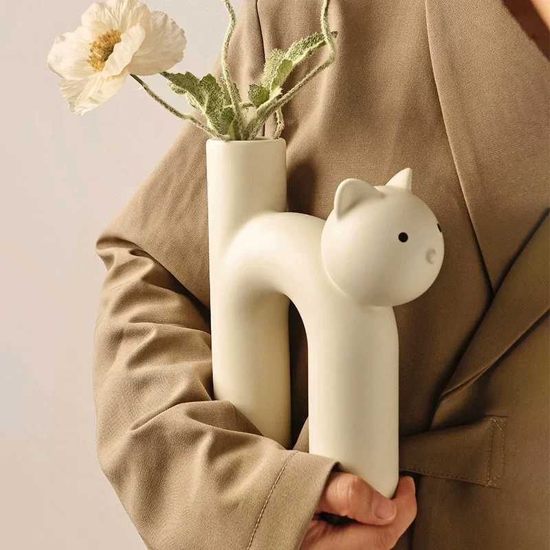 Luxury Cat Vase - Beige Resin Tube-Shaped Home Decor for Bedroom/Bar Minimst Tabletop Sculpture No Flowers Included C251124