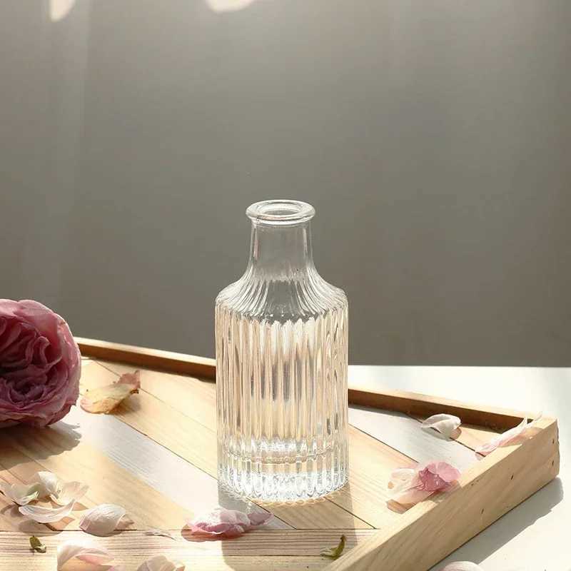 Retro Luxury Embossed Transparent French Glass Vase Home Decoration Living Room Pocket Flower Arrangement Small Vase C251124