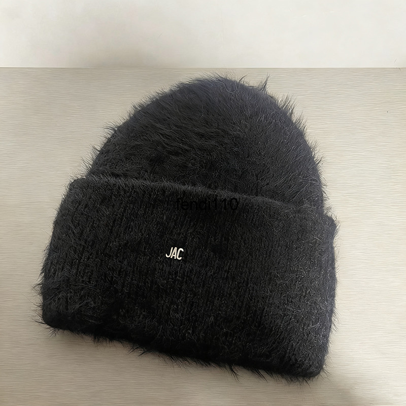 Beanie/Skull Caps Designer Beanie New Winter Hat Couple Simple And Fashionable Outdoor Warm Cold Cap Plush Knitted Hat
