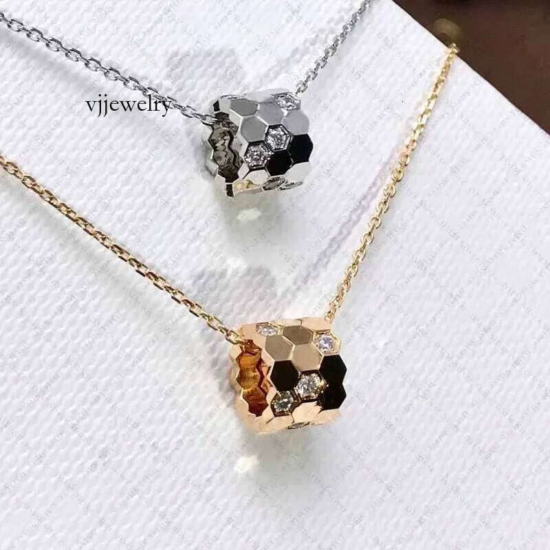 Pendant Necklaces sier Bee My Love Paris Fashion Brand Jewelry Nest Honeycomb Necklace Woman ElectroplatRose Gold RotatPendant J250215