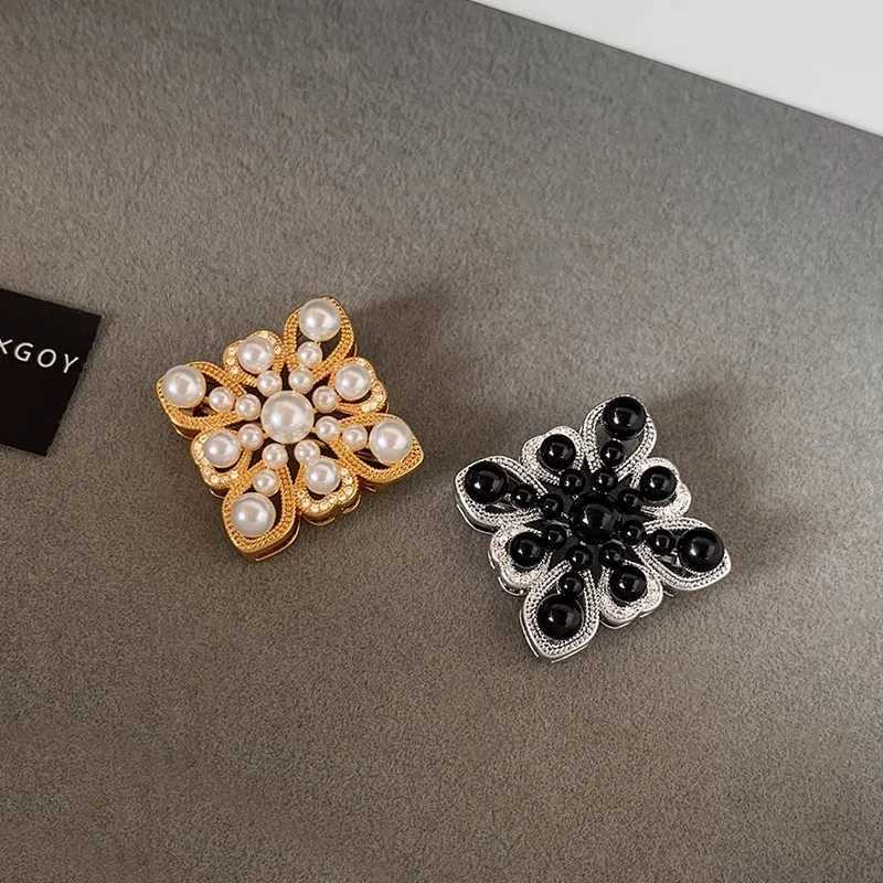 French Fashion Vintage Pearl Brooch for Womens Chest Flower Niche Design Coat Suit Pin Accessories Jewelry Trend J251125