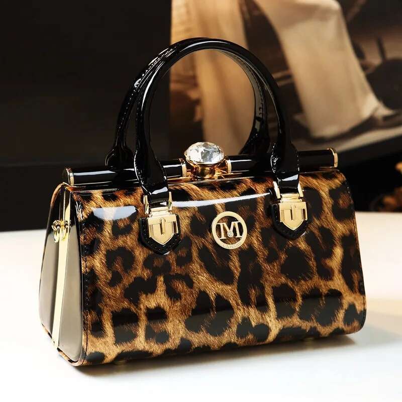 Spring and summer patent leather rhinestone flower buckle clip chain one-shoulder cross-body banquet dress daily women's bag