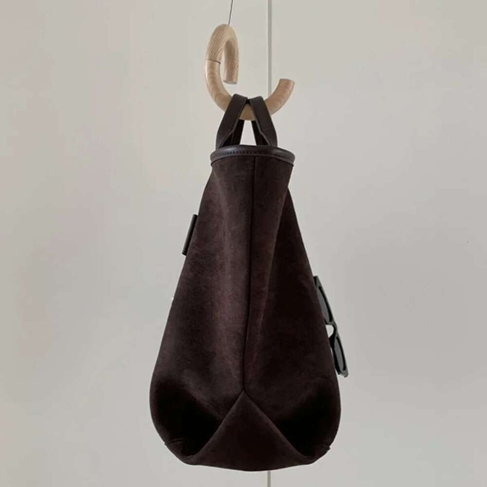 Luxury Designer Uniquely Designed Women's Suede Tote Simple Large Capacity Underarm Shoulder Bag, Suitable For Outdoor Play And Commuti