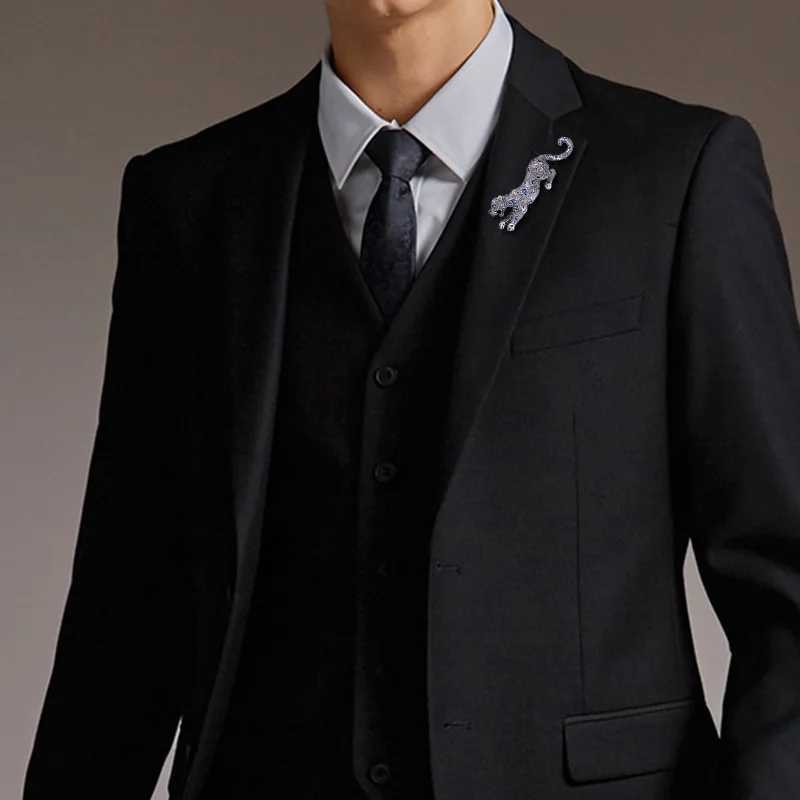 Domineering retro cheetah pin mens leopard pin personalized three-dimensional animal chest flower jacket accessories J251125