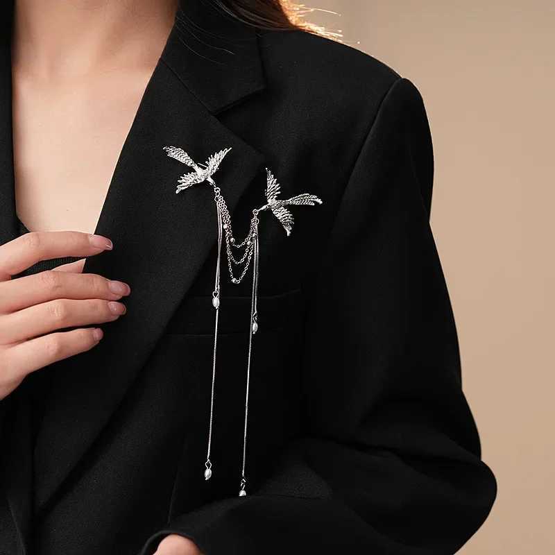 Fire Phoenix Brooch Pins Delicate Long Fringe Brooches for Women Men Animal Bird Corsage Clothes Bags Party Accessories J251125