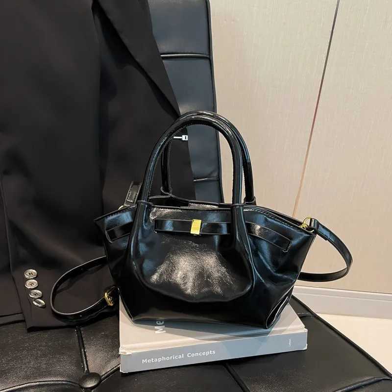 High end retro cross shaped bag suitable for women - fashionable leather messenger Parisian designer minimalist style solid color W250425