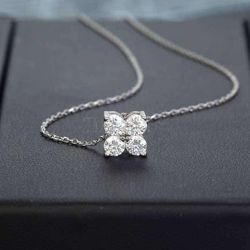 Sterling Sier Four-Leaf Lucky Clover with 4mm Round Cut D/VVS White Diaspore Pendant Necklace