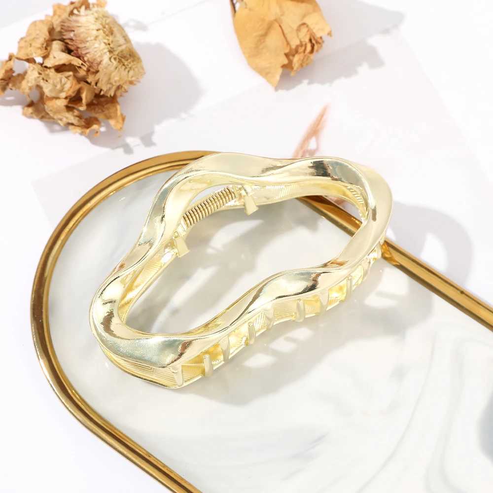 Awaytr gold hollow liquid hair clip metal hair clip hair clip with clip womens fashion hair clipT250425