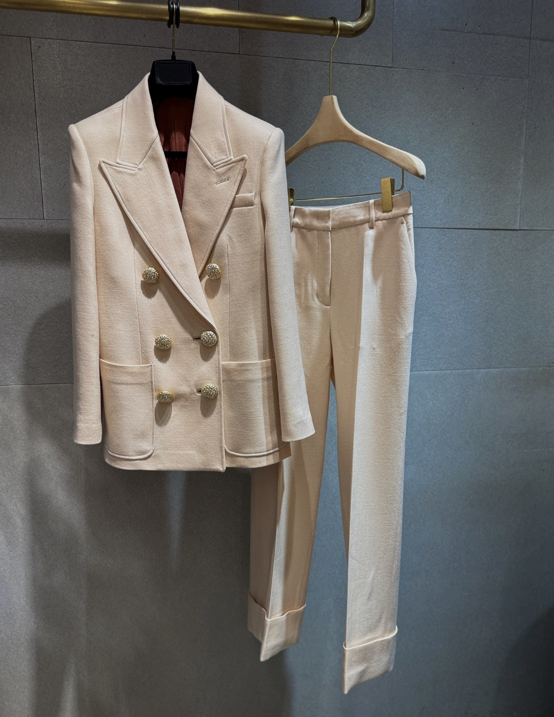 Vogue Paris 2025 Fashion Week Show jacket Customized Fashion Tailored clothing mens and womens Fashion Paris.M60