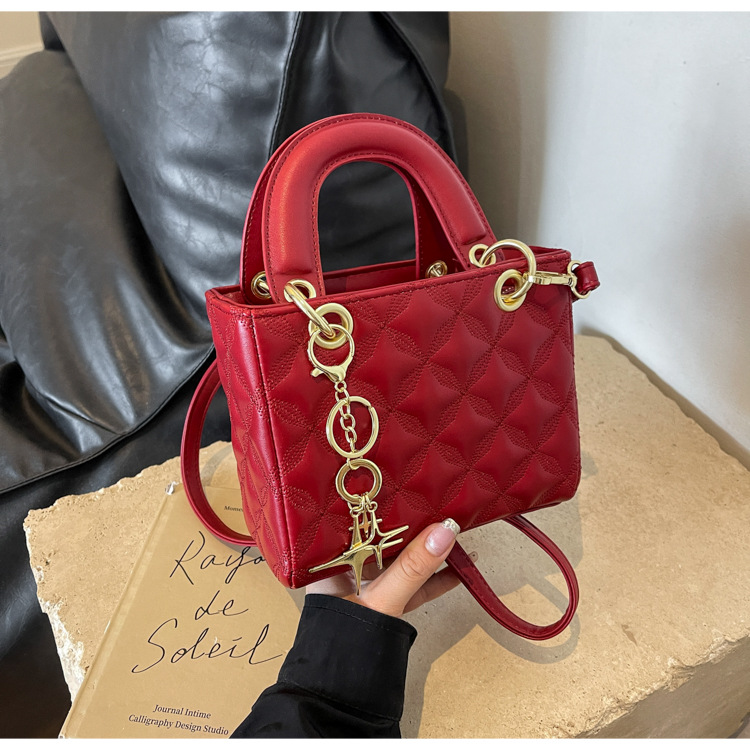 Lady Dai Fei bag new shoulder crossbody bag fashion embroidery line all kinds of handbags foreign flavor