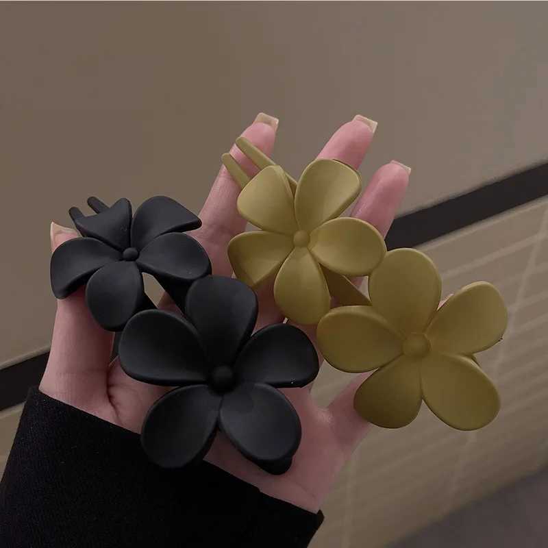 Summer new hair clip accessories elegant frosted butterfly flower bucket womens simple hair clip simple duckbill headbandT250425