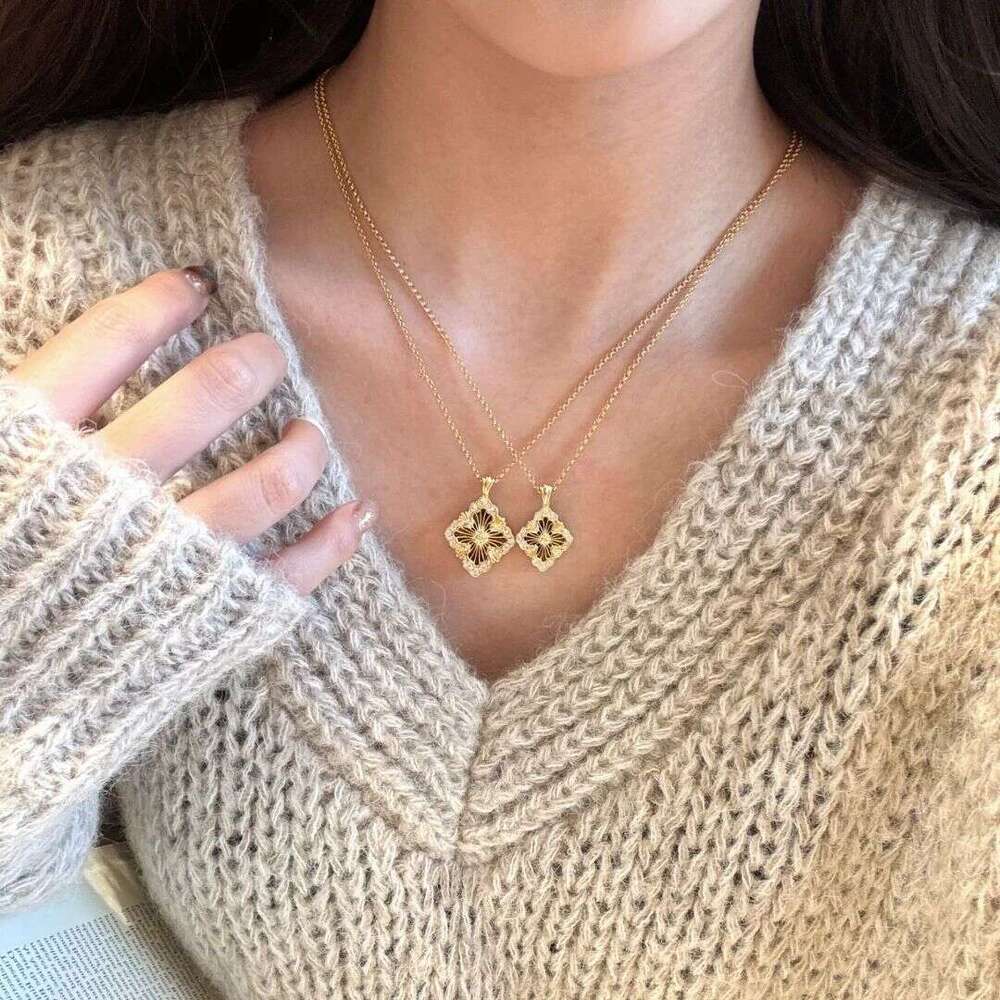 High Version Italian Buccellara Silk Tiger Eye Four-Leaf Clover Bracelet Opera House Earrings Palace Style Inlaid Diamond Necklace Set