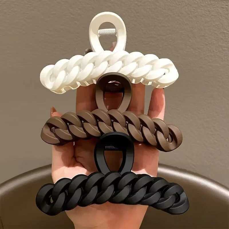 New Womens Fashion Claw Clip Acrylic Hair Claw Korean Girl Shark Claw Clip Wearing Bucket Hair AccessoriesT250425