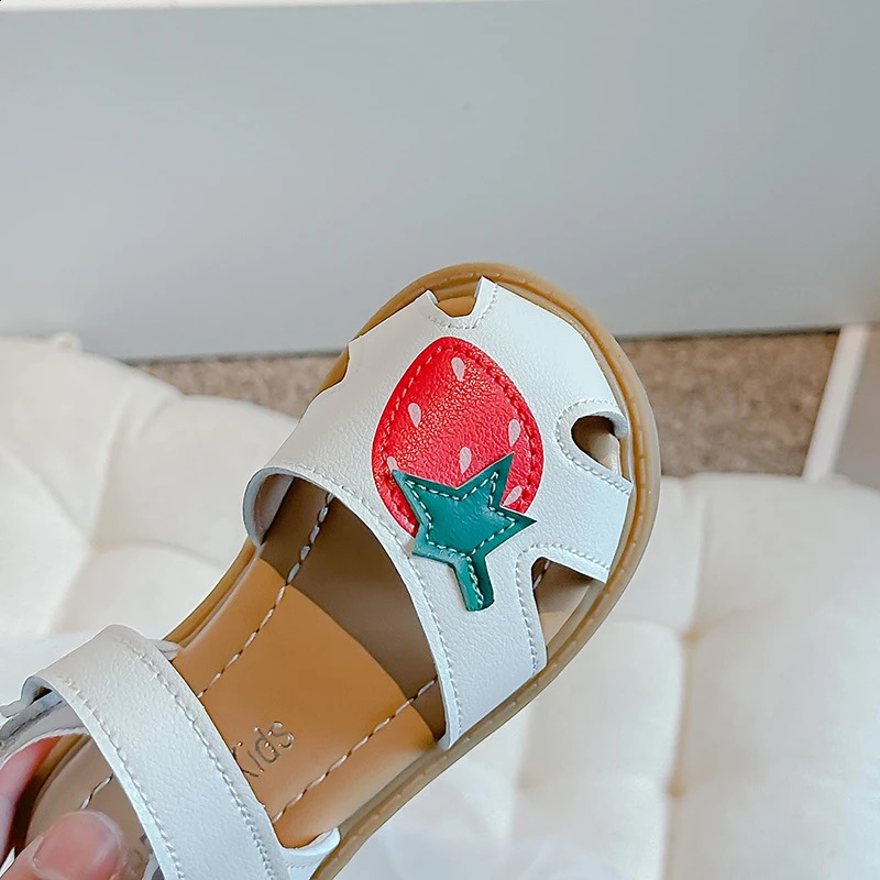 Cute girl sandals strawberry summer shoes childrens closed sole soft soled sandals baby comfortable casual apartment beige pink 22-31 250424