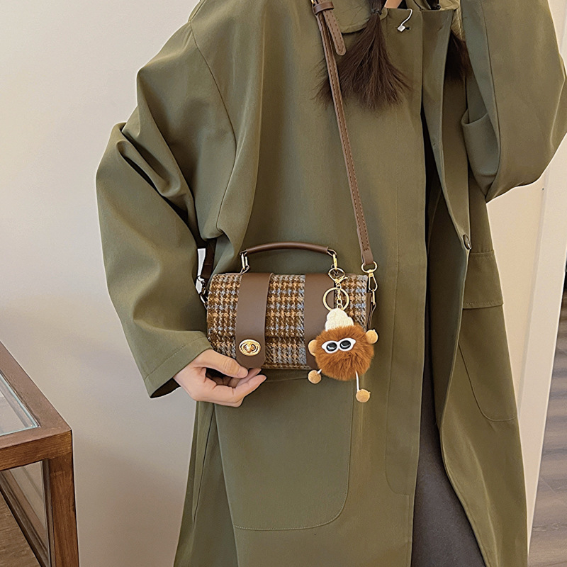 2025 New Designer Bag Free Delivery Shoes By Leisure Commuter Shoulder 2024 Fashionable And Minimalist Crossbody Bag, Unique Design Handbag, Women