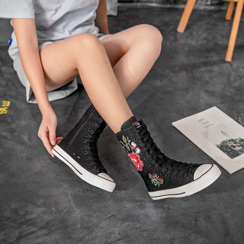 Spring and summer new medium-sized lace-up side zipper embroidered canvas casual fashion flat large size women's shoes