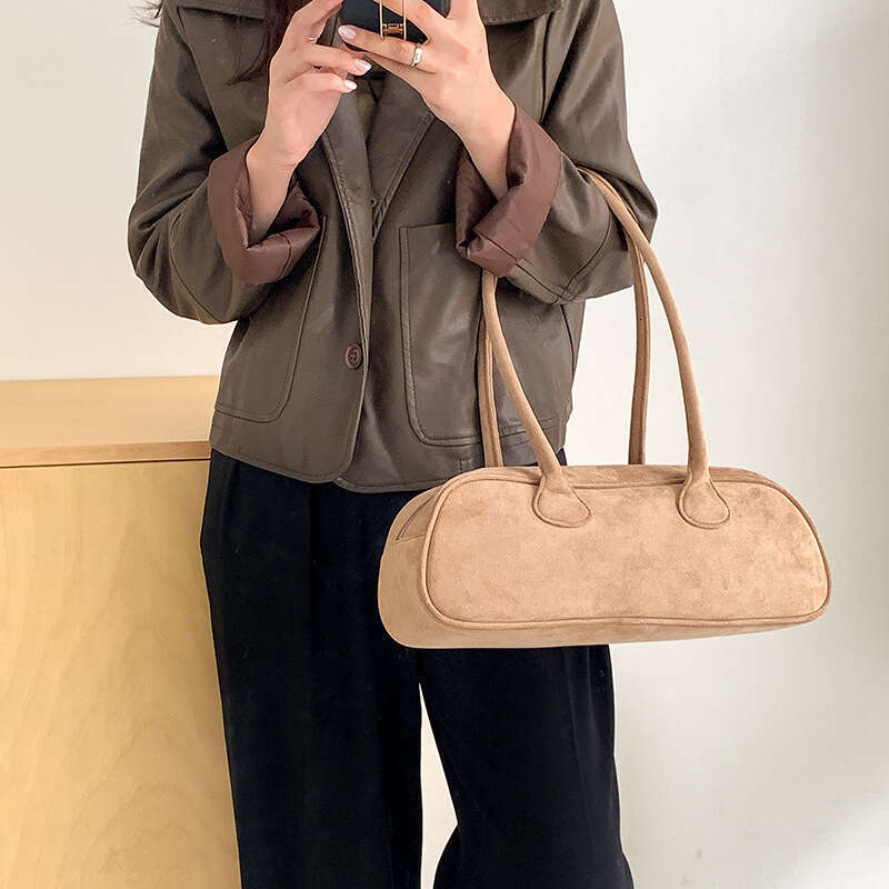 Korean niche retro stick armpit bag with high-end feel, autumn large capacity suede shoulder bag, 2025 new casual fashion trend clothing