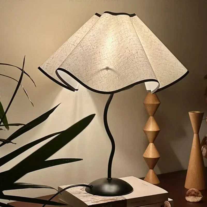 Nordic LED Table Lamp Bedroom Living Room Bedside Retro Bar Coffee Dining Desktop Decoration Night Light Desk LampsM251125