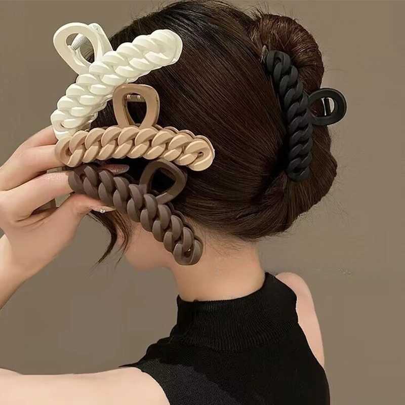 New Womens Fashion Claw Clip Acrylic Hair Claw Korean Girl Shark Claw Clip Wearing Bucket Hair AccessoriesT250425
