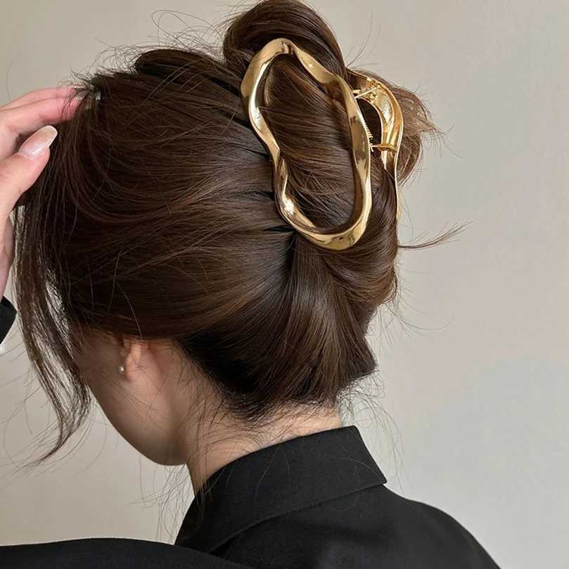 Awaytr gold hollow liquid hair clip metal hair clip hair clip with clip womens fashion hair clipT250425