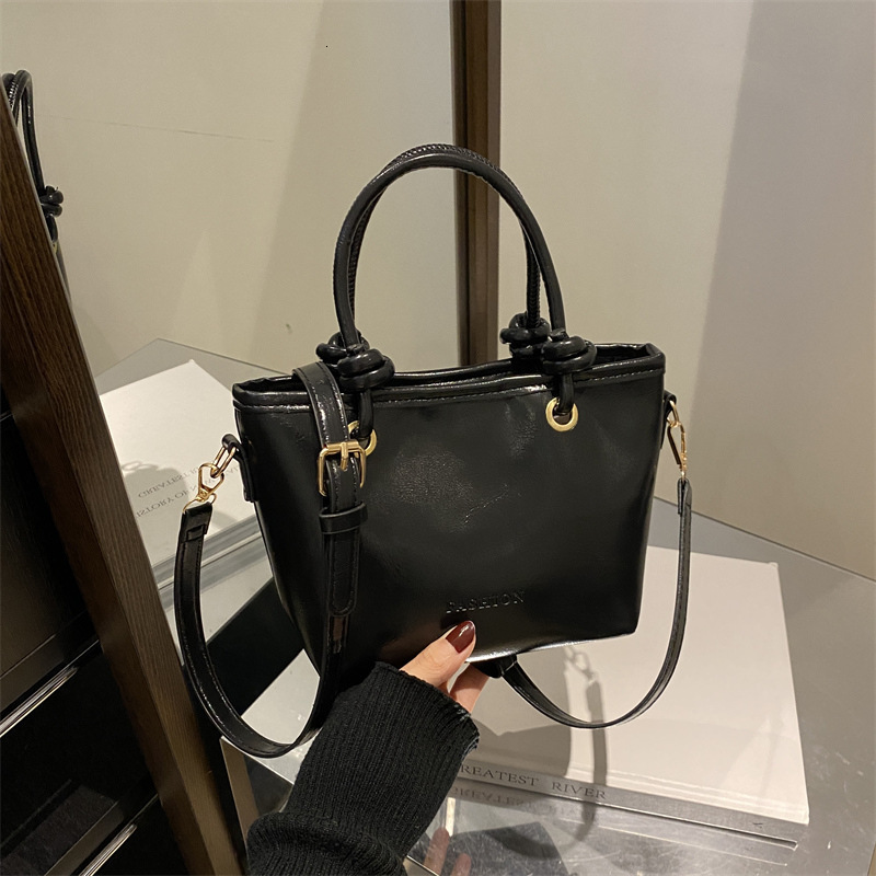 2025 New Crossbody Autumn And Winter Fashion Simple Women's High-end Sense Shoulder Bag Handbag Women