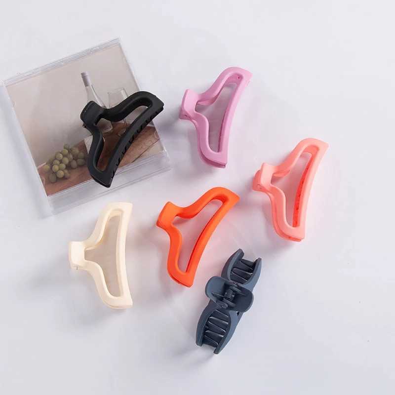 Korean womens plastic hair clips hair clips headwear large-sized hair clips crab buckets fashionable decorative hair accessoriesT250425