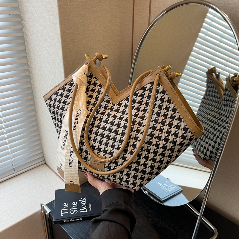 New Free Delivery Designer Shoes By 2025 2023 Fashionable Commercial Large Capacity Thousand Bird Grid Small Design Simple Shoulder Bag Handbag