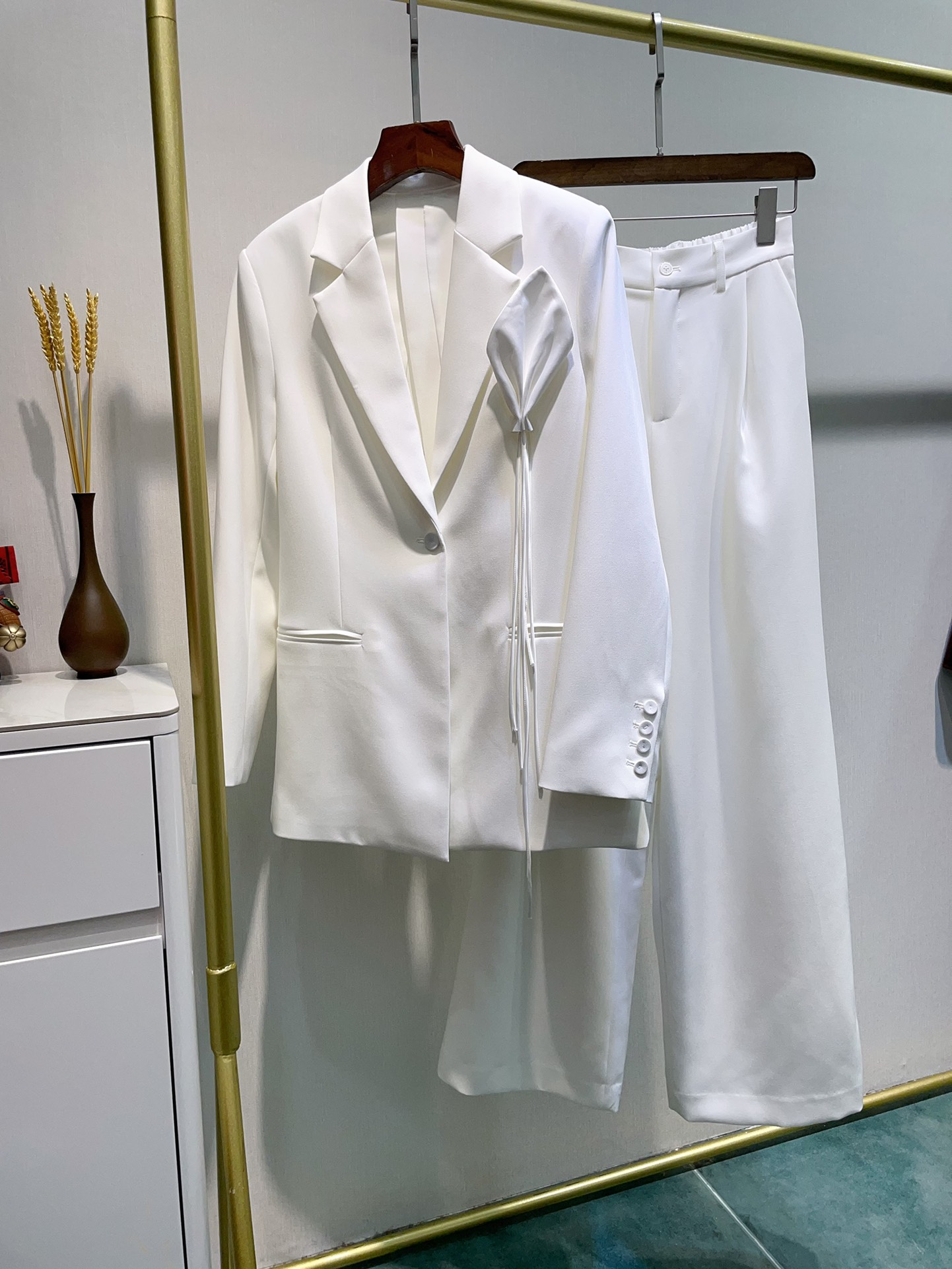 Vogue Paris 2025 Fashion Week Show jacket Customized Fashion Tailored clothing mens and womens Fashion Paris.M41