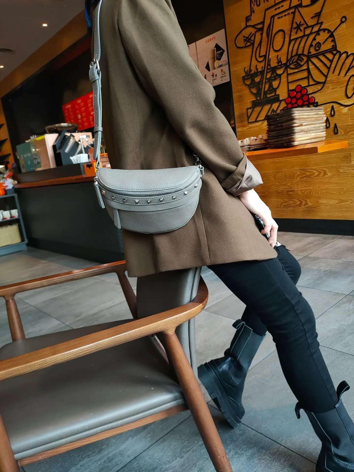 Genuine Brown Saddle Female Korean Version Soft Leather Chest Ins Shoulder Crossbody Black Waist Bag For Women