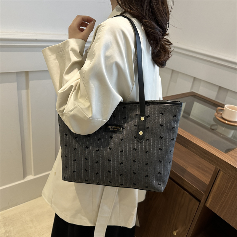 New Free Delivery Designer Shoes By 2025 Fashionable Large Capacity For Women 2024 Autumn New Style Western-Style Casual Shoulder Temperament Commutin