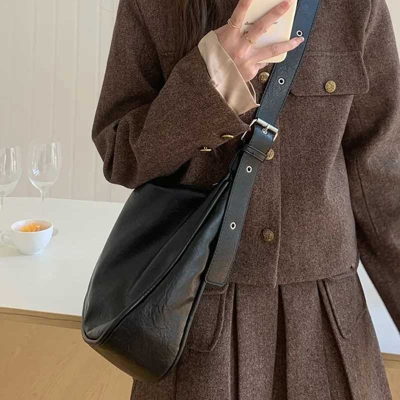 Innovative Mini Bolsos Wallet and Handbag Hybrid Version Retro Handbag Simple Atumn and Winter New Vertical Box Bag W250425