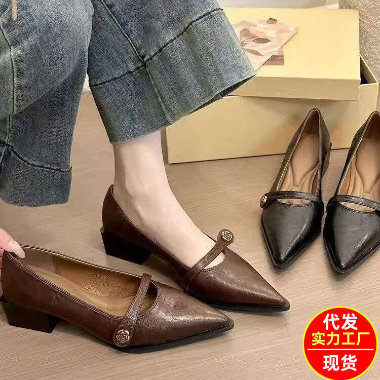 Versatile and fashionable shallow high-heeled for women, camellias, one button thick single order shoes, pointed temperament, Mary Jane shoes