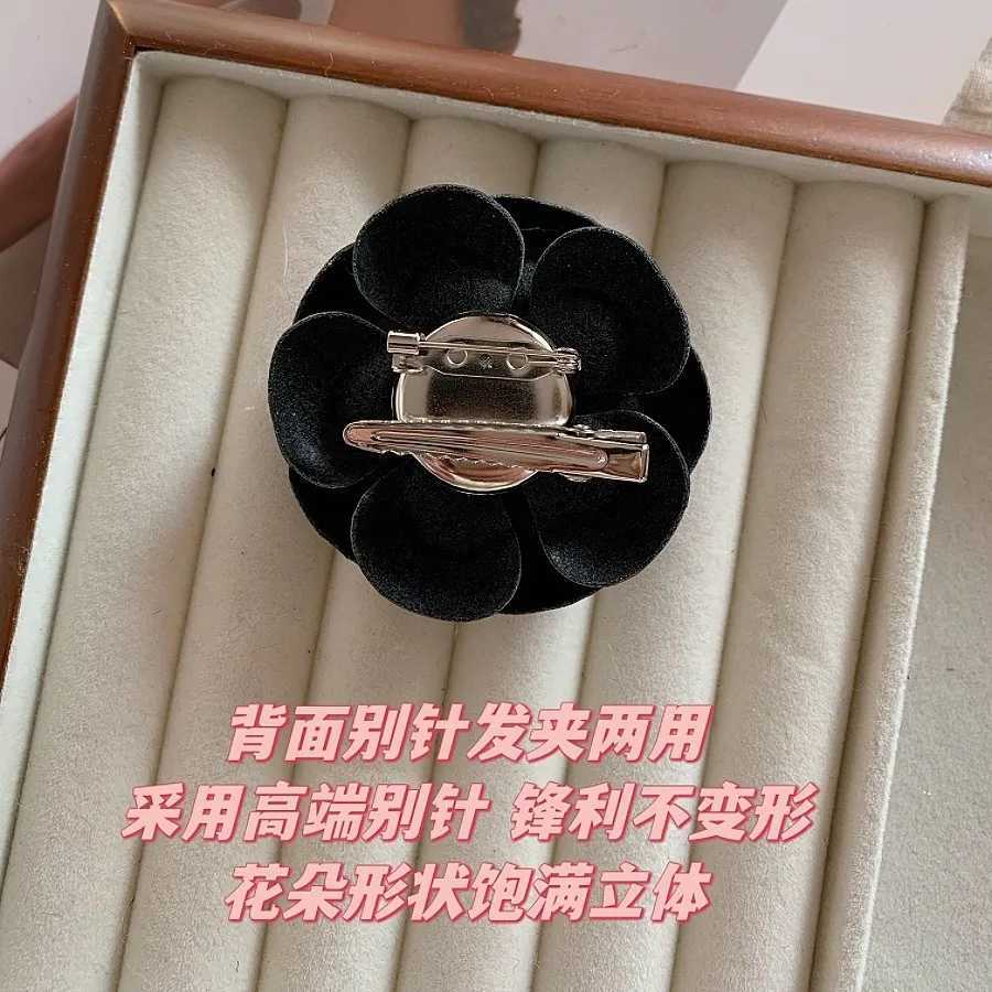 Womens Camellia Leather Rose Flower Brooch High-end Luxury Temperament Unique Suit Lapel Pin Dress Chest Flower J251125