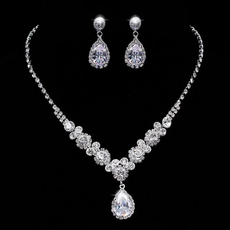 Imitation Diamond Jewelry Set Explosion Flash Pendant Necklace Female Earrings Set 250417