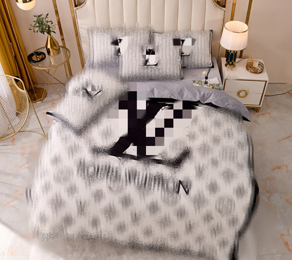 designer queen size bedding sets letter printed velvet queen duvet cover with pillowcases warm queen comforters sets covers luxury