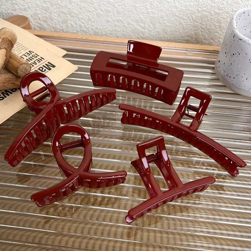 UXSL Christmas and New Year Wine Red Geometric Hair Claw Shark Clip Suitable for Women Elegant Edition Hair Fashion AccessoriesT250425