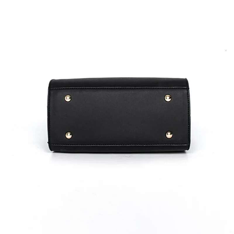 1Pc Slanting Cross Shoulder Bag Large Capacity Light Ladies Fashion To Face Value Crossbody Handbag