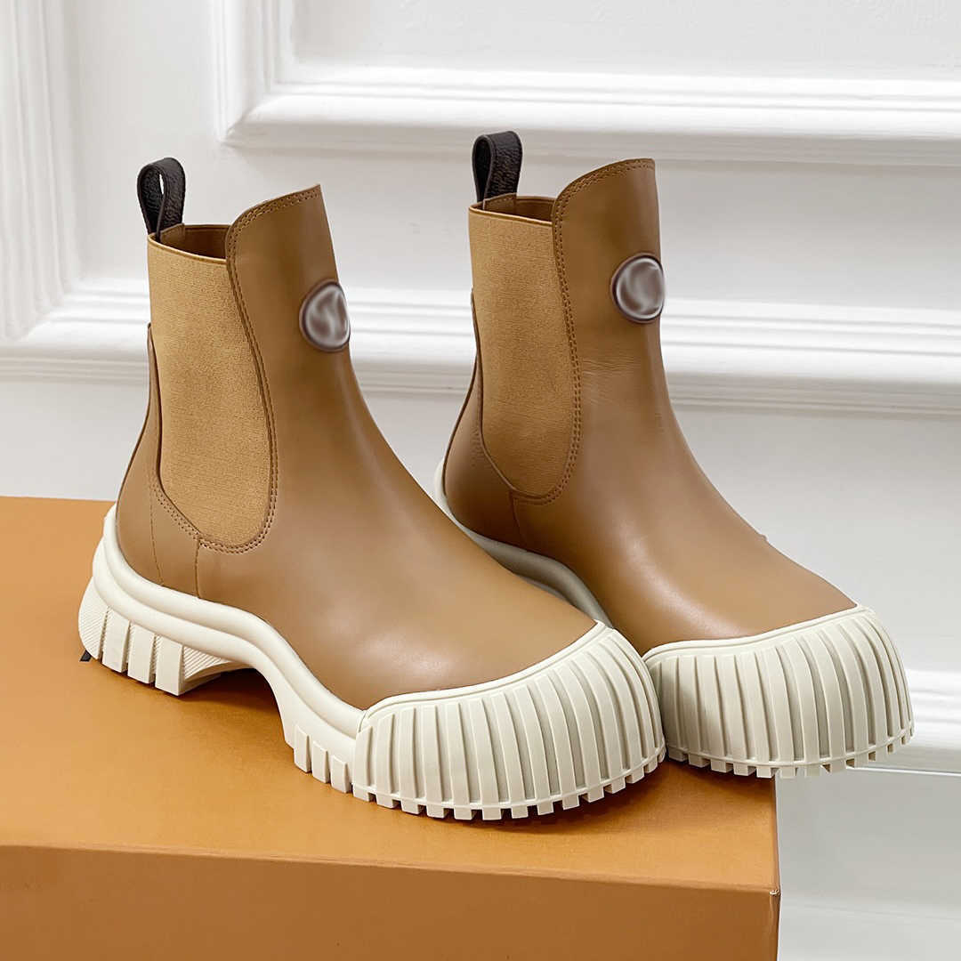 woman shoe Luxury Fashion Cool Motorcycle Ladies Martin Boots knight boots Designer boot Elegant Retro Slip-on Square Toe leather platform flat Short Ankle boots