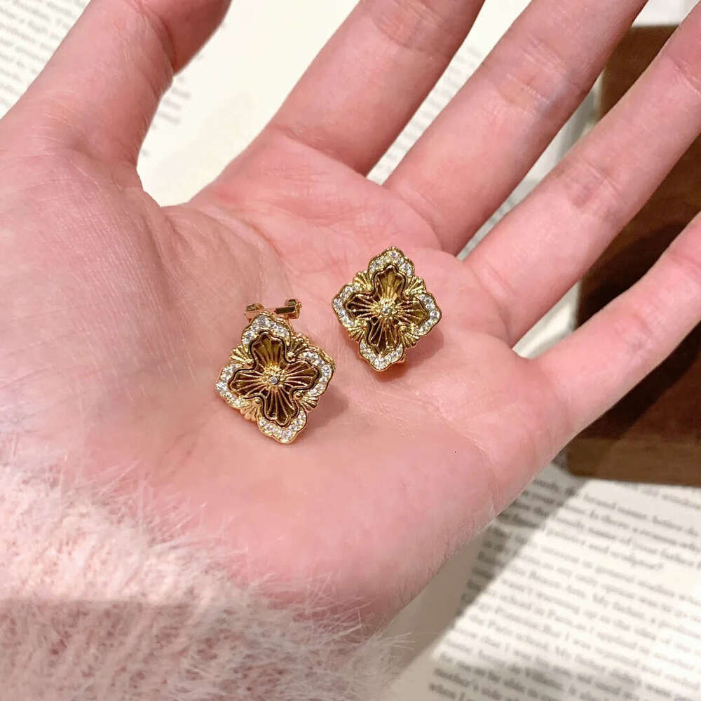 High Version Italian Buccellara Silk Tiger Eye Four-Leaf Clover Bracelet Opera House Earrings Palace Style Inlaid Diamond Necklace Set