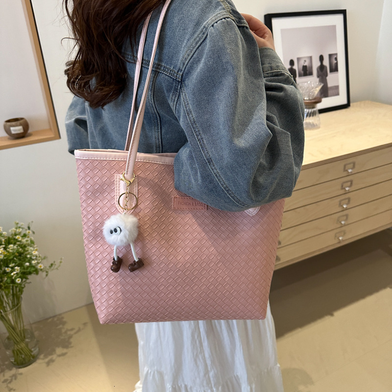 New Free Delivery Designer Shoes By 2025 Fashionable And High Quality Small Plaid Large Capacity Tote For Women 2024 Commuter Women's Single Shou