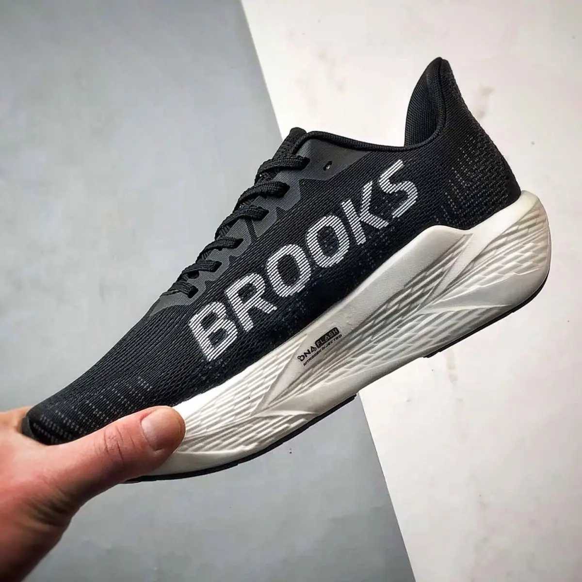 Mens professional running shoes mens multi-color anti slip and wear-resistant sports shoes marathon training shoesC250425