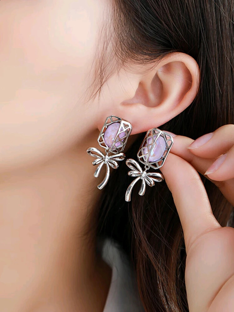 Womens pendant earrings made of Austrian crystal suitable for girls parties jewelry bow knot pendant earrings womens Bijoux 250422