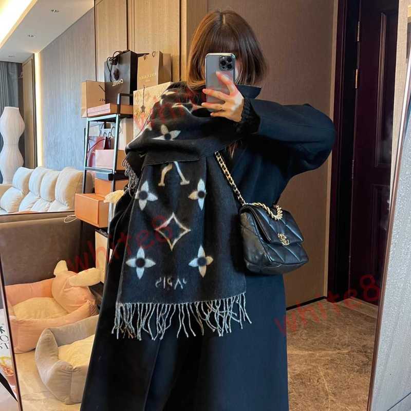 Designer Scarves Ve… - image