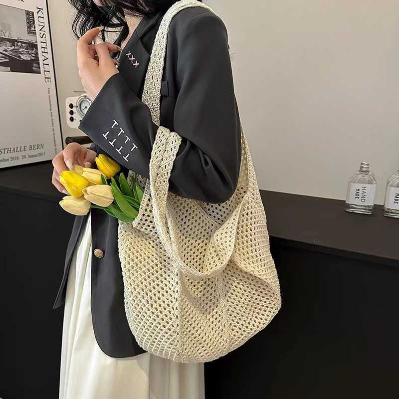 New Summer Trendy Woven Womens Bag Handheld Woven Bag Fashion Western Single Shoulder Mesh Bag Seaside Travel Straw Weaving