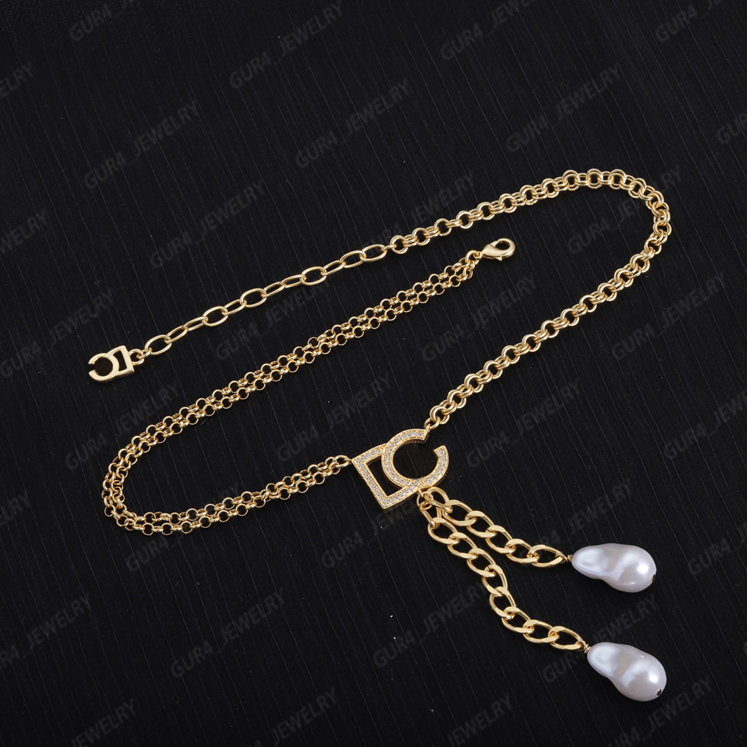 Retro gold necklace, classic letter pearl pendant necklace, designer jewelry, perfect birthday gift for sisters' gatherings