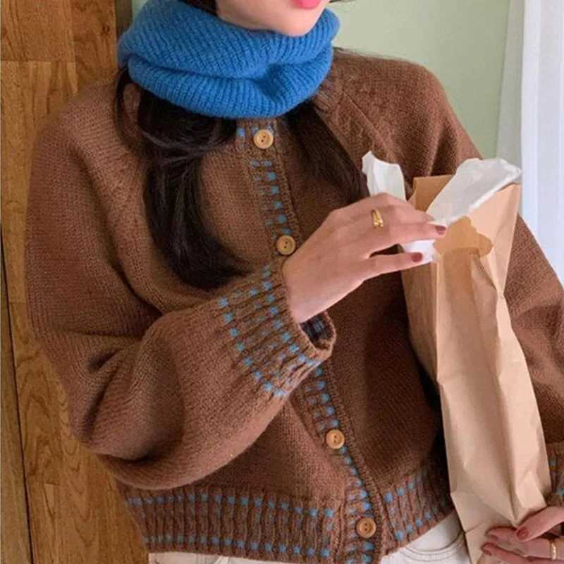 Round neck single-breasted Korean gentle womens knitted cardigan fashionable and exquisite loose casual womens sweater jacketT251125