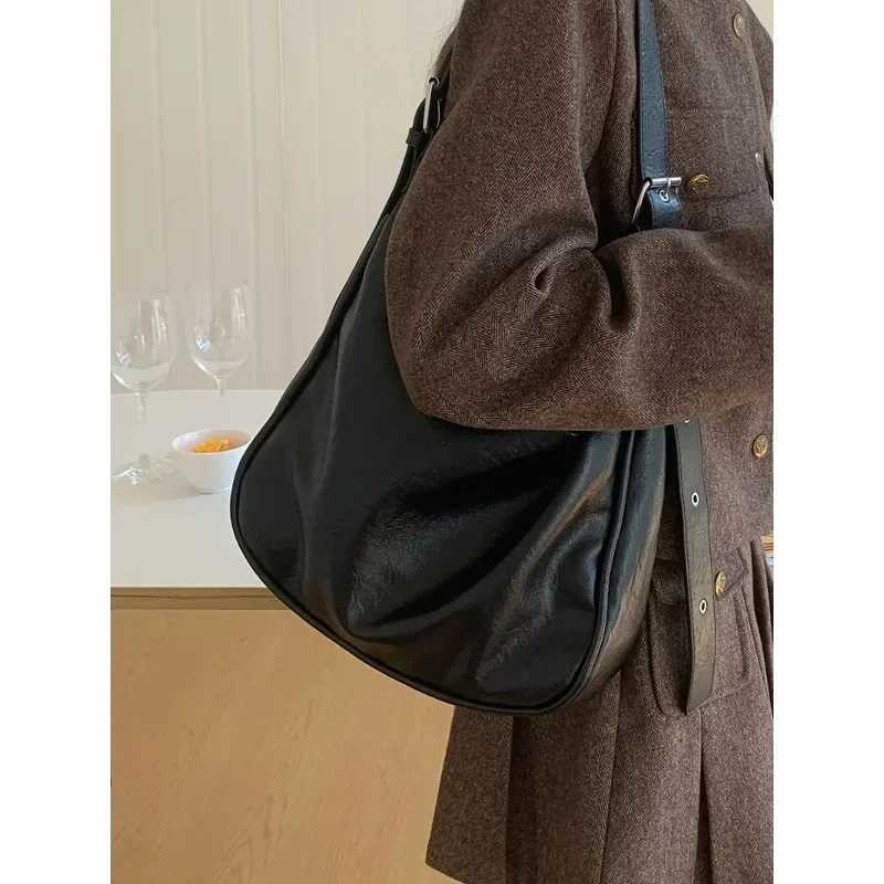 Innovative Mini Bolsos Wallet and Handbag Hybrid Version Retro Handbag Simple Atumn and Winter New Vertical Box Bag W250425